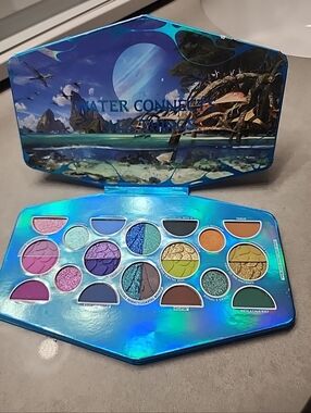 NYX Avatar Limited Edition Eyeshadow Palette - Vibrant Colors